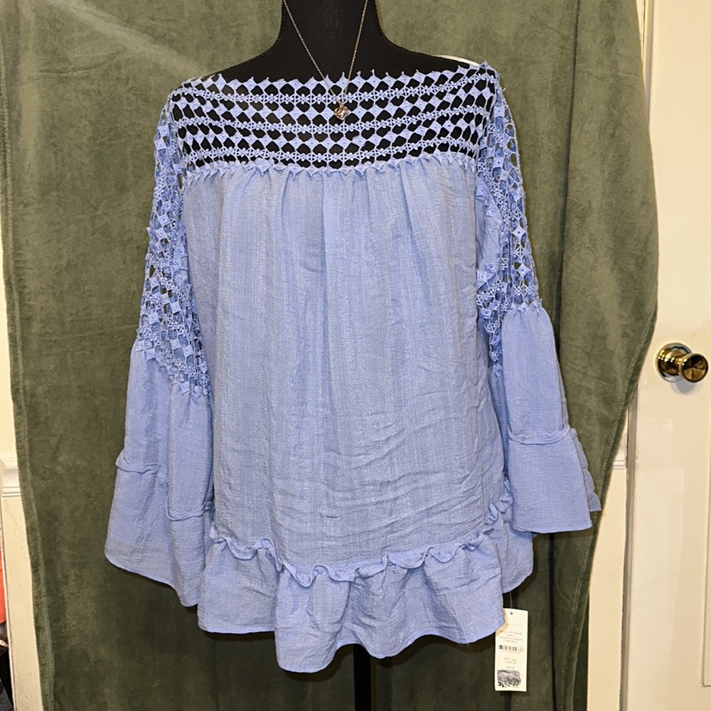 Bell sleeve ruffled dress shirt NWT‼️